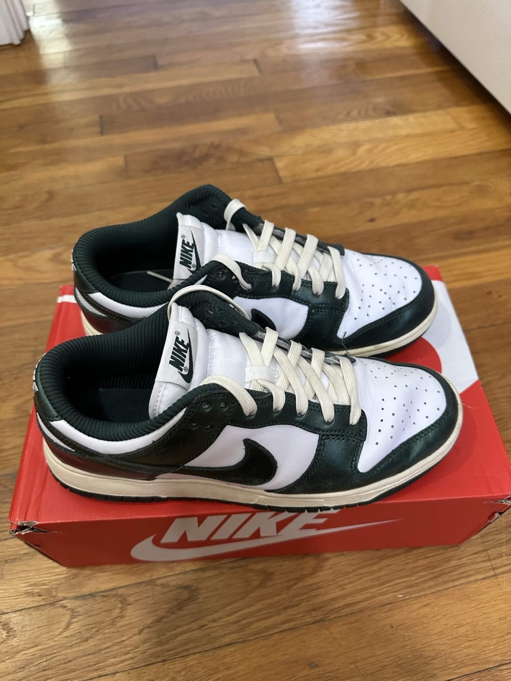 *Used* Nike Dunk Low Women White Green (DQ8580-100) Size 9W